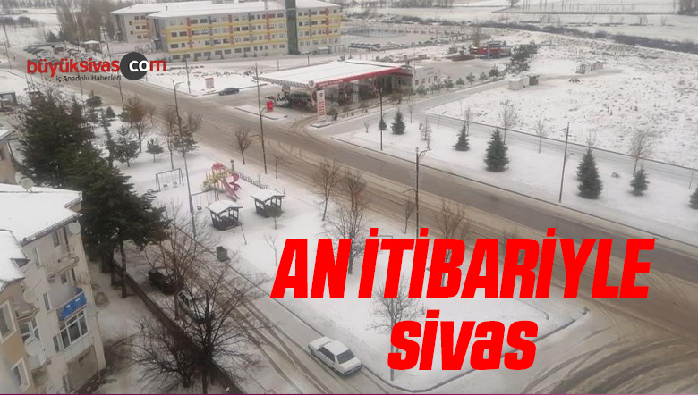 Sivas’ta gök gürültüsüyle birlikte yağan dolu, kısa sürede şehri beyaza bürüdü