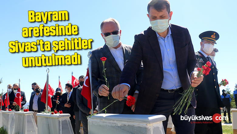 Bayram arefesinde Sivas’ta şehitler unutulmadı