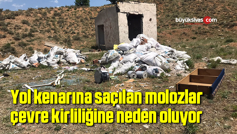 Yol kenarına saçılan molozlar çevre kirliliğine neden oluyor