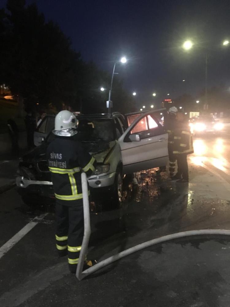 Sivas’ta Lüks Cip Hareket Halinde Alev Aldı