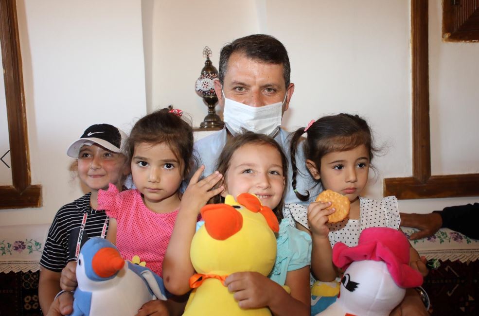 Vali Salih Ayhan Altınyayla İlçesinde Adamla Adam Çocukla Çocuk