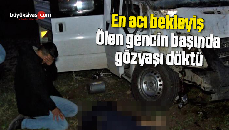 En acı bekleyiş: Ölen gencin başında gözyaşı döktü