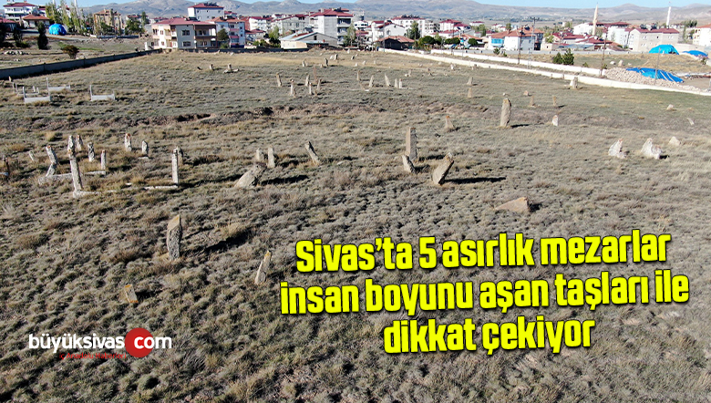 5 asırlık mezar, insan boyunu aşan taşları ile dikkat çekiyor
