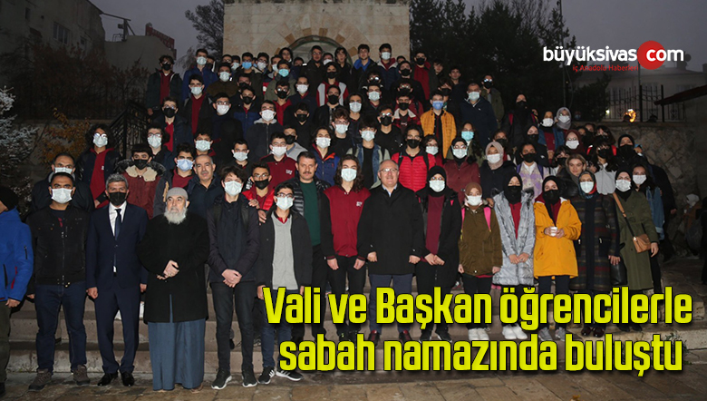 Vali ve Başkan öğrencilerle sabah namazında buluştu
