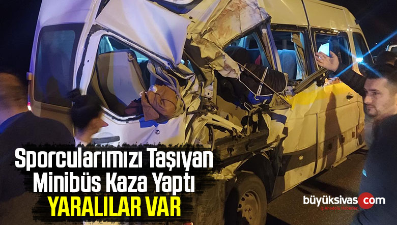 Sivas’tan 16 sporcunun bulunduğu minibüs trafik kazası yaptı