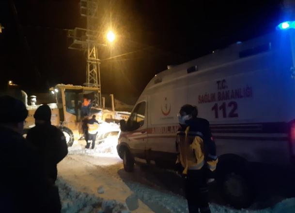 Karla mücadelede zorlu mesai devam ediyor