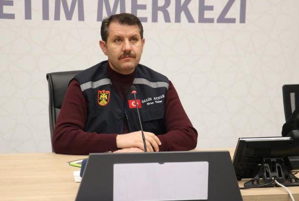 Sivas’ta yoğun kar yağışı nedeniyle tüm birimler gece yarısı acil toplandı