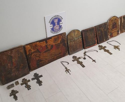 Yaşlı Çiftin Evinde 587 Parça Tarihi Eser Bulundu