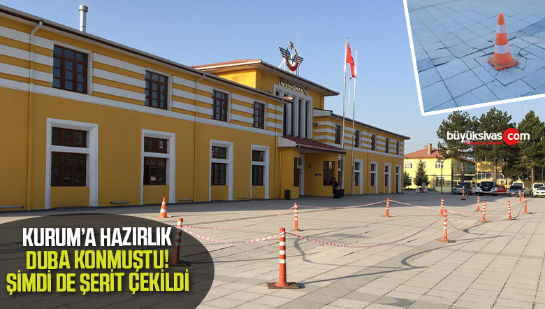 Hızlı tren ve eski tren garı önü göçüyor