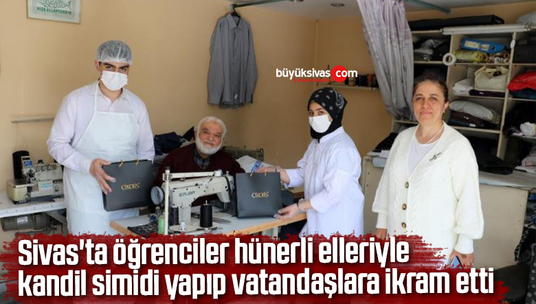 Sivas’ta öğrenciler hünerli elleriyle kandil simidi yapıp vatandaşlara ikram etti