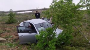 Sivas’ta otomobil şarampole uçtu! Yaralılar var!