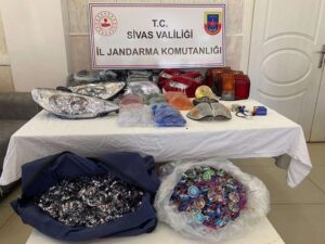 Sivas’ta kaçak oto aydınlatma parçaları ele geçirildi