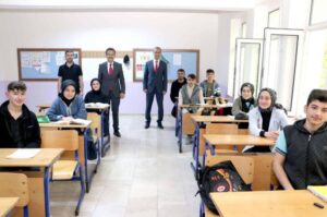 Aslan, Sivas’ın o ilçesinde okulları ziyaret etti