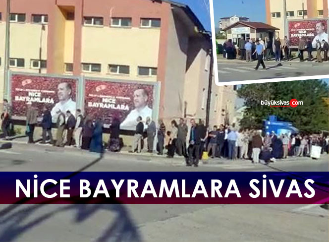 Sivas’ta “Nice Bayramlara Sivas” reklamı önünde ucuz ekmek kuyruğu