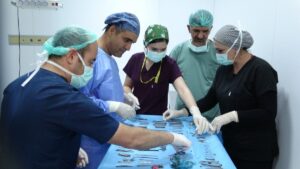 Hastanın midesinden çok sayıda kesici alet çıktı