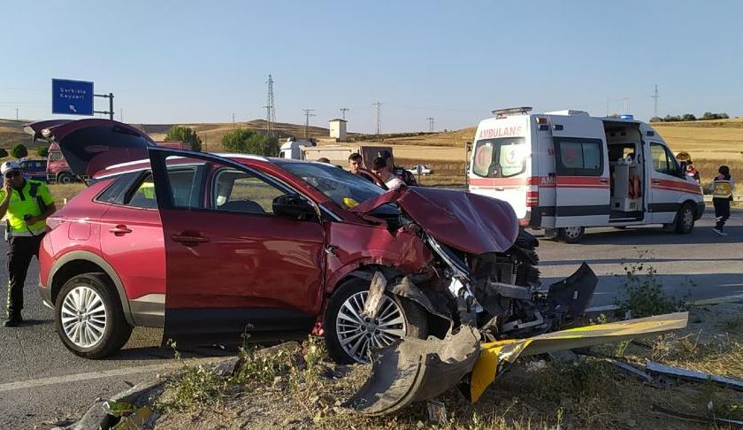 Sivas’ta karavan ile otomobil çarpıştı: 7 yaralı