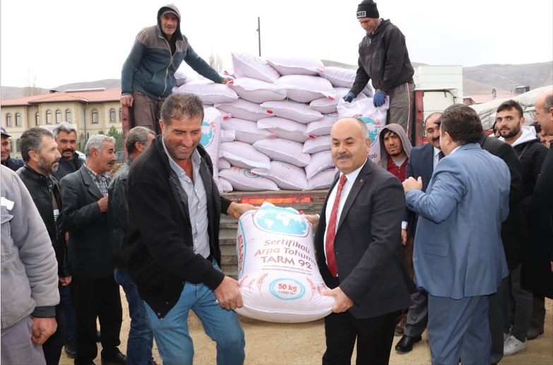 Sivas’ta çiftçilere arpa tohumu dağıtıldı! 