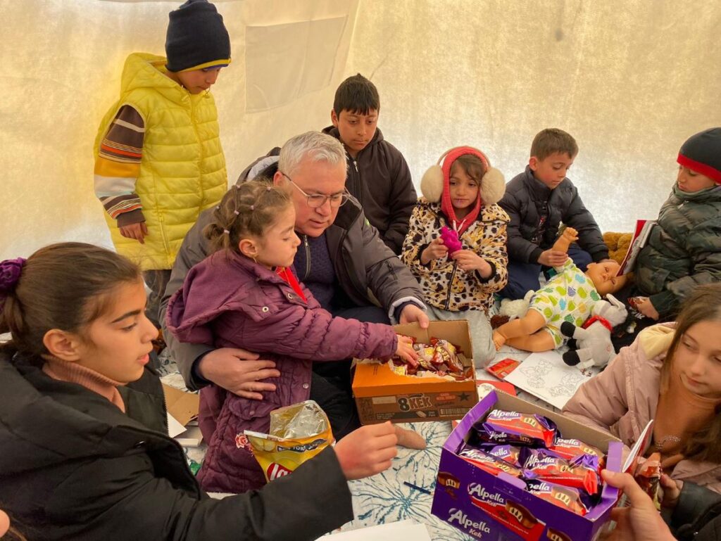Vali Şimşek Çocukların Oyun Çadırında!