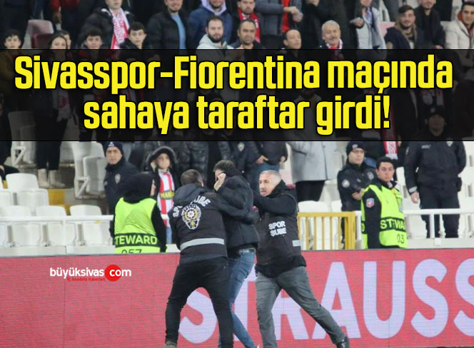 Sivasspor-Fiorentina maçında sahaya taraftar girdi!