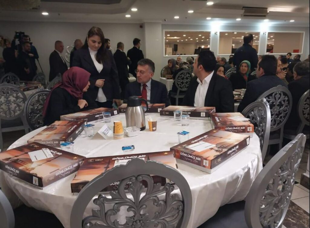 Güler ısınma turu atmaya başladı! İstanbul’daki Sivaslılarla bir araya geldi!