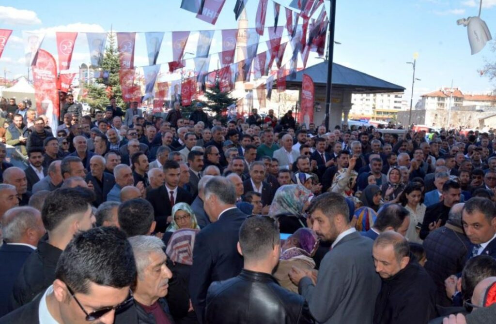 Halkımızın, esnafımızın, çiftçimizin, sanayicimizin yanındayız!