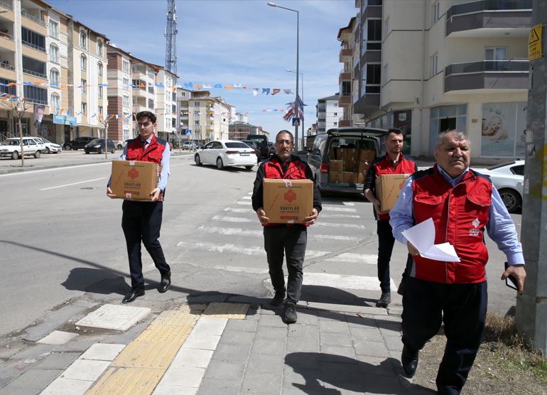 Sivas Vakıflar Bölge Müdürlüğünden 500 depremzede aileye kuru gıda yardımı! 