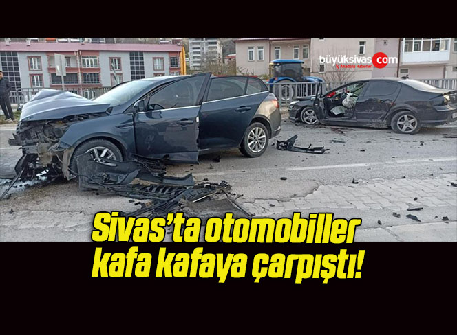 Sivas’ta otomobiller kafa kafaya çarpıştı!