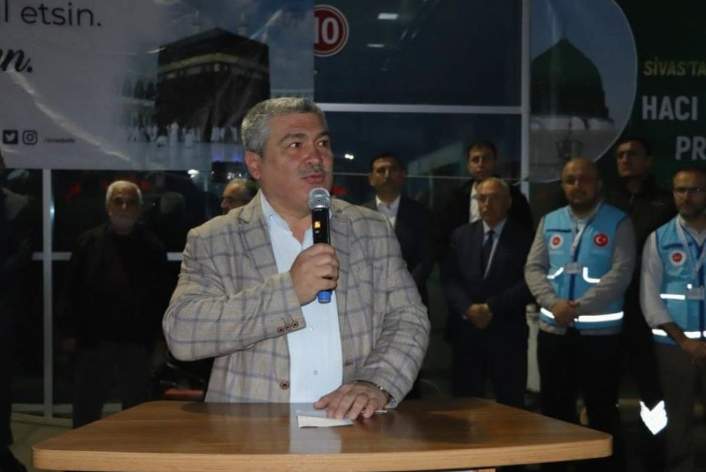 Sivas’tan ilk hac kafilesi dualarla uğurlandı!