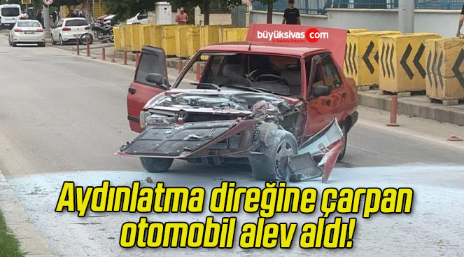 Aydınlatma direğine çarpan otomobil alev aldı!