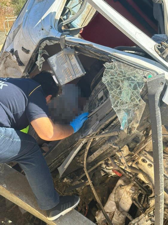 Beton mikserleri kafa kafaya çarpıştı: 1 ölü, 1 ağır yaralı