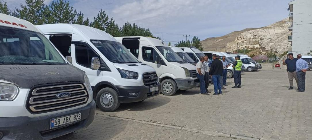 Sivas’ta okul servisi sürücülerine seminer verildi