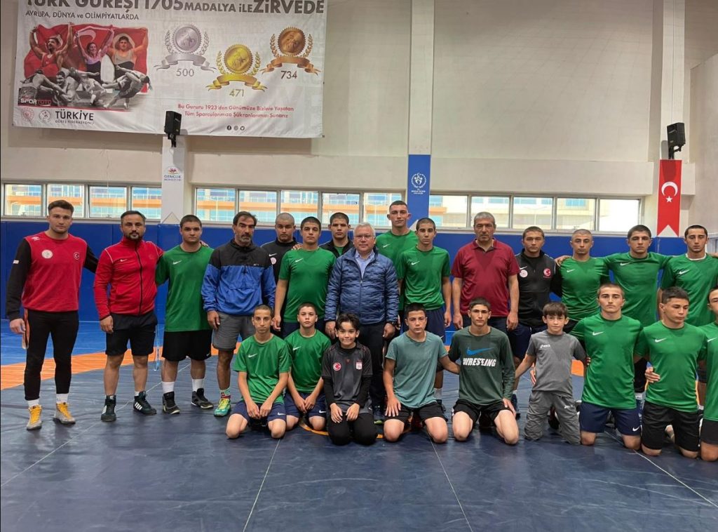 Vali Şimşek amatör futbol kulüplerini ziyaret etti!