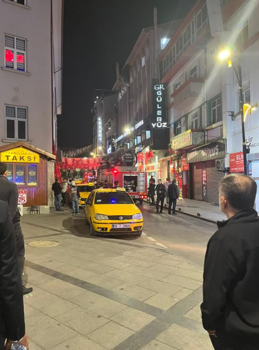 Sivas’ta PTT Arkasında Restoranda Yangın!