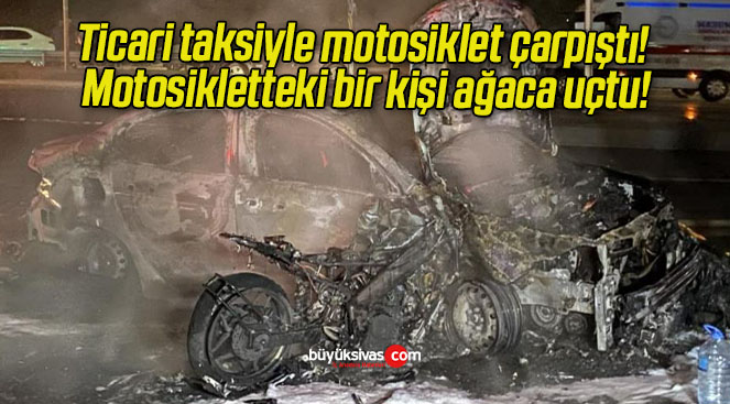 Ticari taksiyle motosiklet çarpıştı! Motosikletteki bir kişi ağaca uçtu!