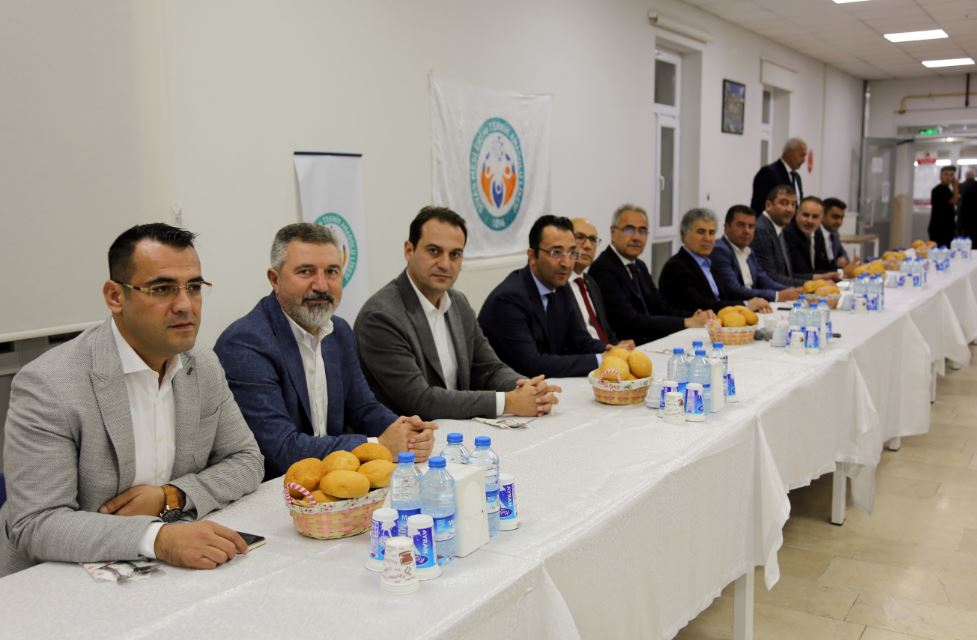 Başkan Özdemir, Meslek Lisesi Öğrencileriyle Bir Araya Geldi