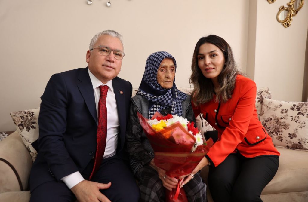 Cumhuriyetle yaşıt Zeynep Nine’ye Ziyaret!