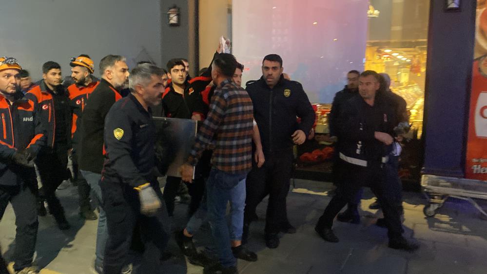 Sivas’ta vatandaşın kolunu kurtarmak için herkes yardımına koştu!