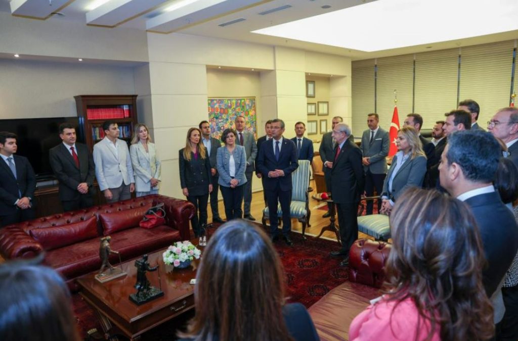 CHP’de devir teslim töreni!