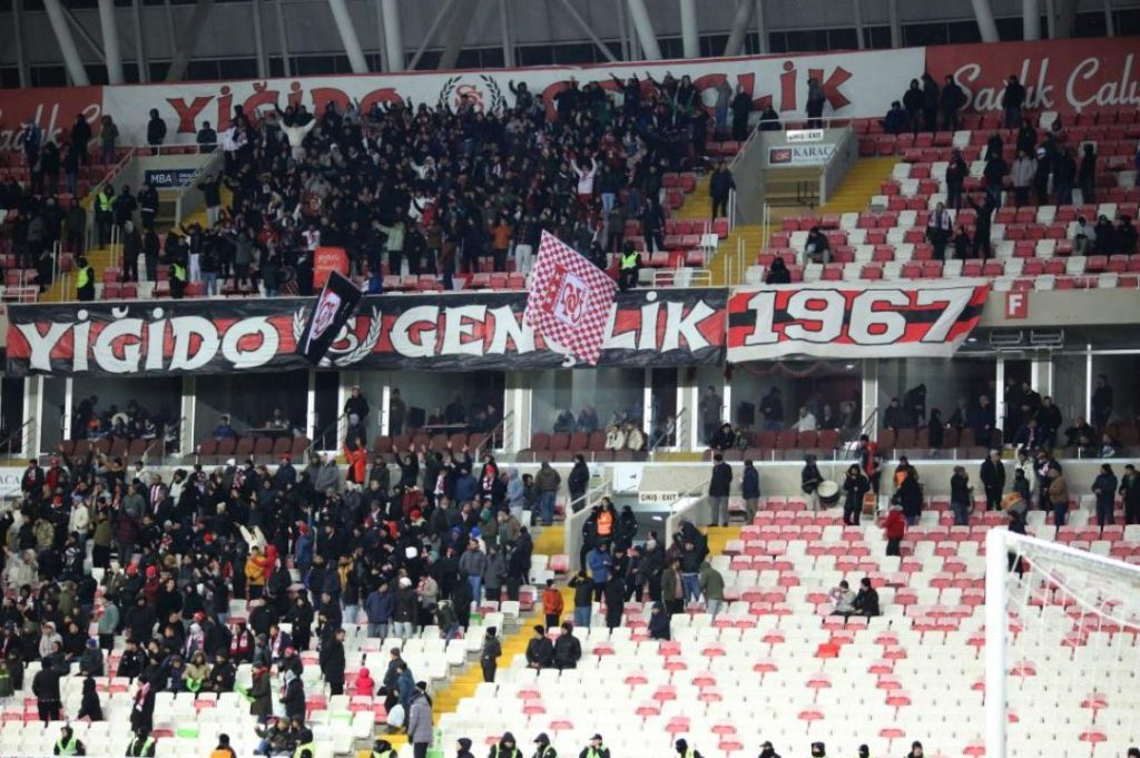 Sivasspor taraftarı maça ilgi göstermedi!