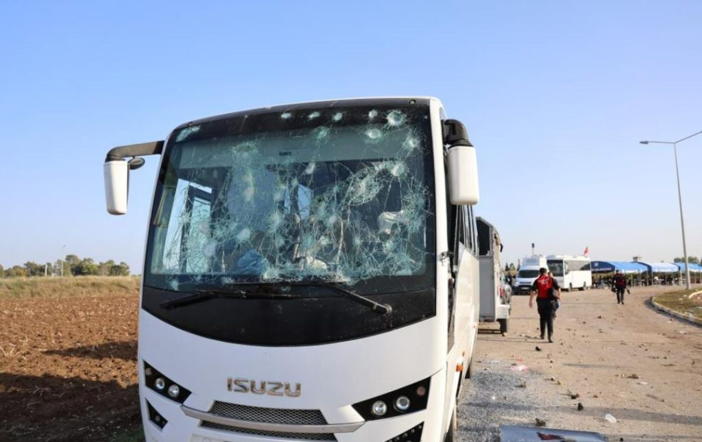 İncirlik Üssü’ne giremeyen grup üs etrafındaki tarlaları ateşe verdi!