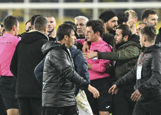 Ankaragücü Başkanı Faruk Koca hakem Halil Umut Meler’e saldırdı!