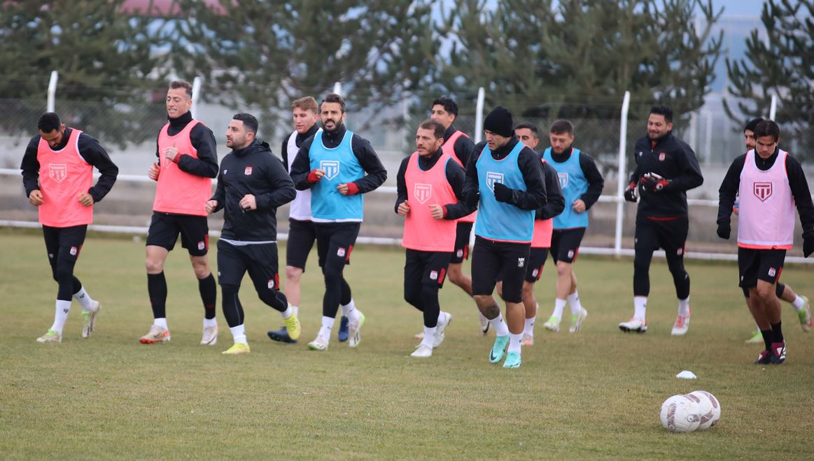 Takımımız Bülent Uygun Yönetiminde Çalışmalarına Başladı