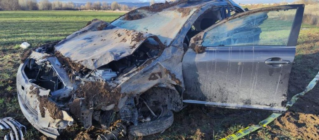Sivas’ta otomobil tarlaya uçtu! 1 ölü! 1 yaralı!