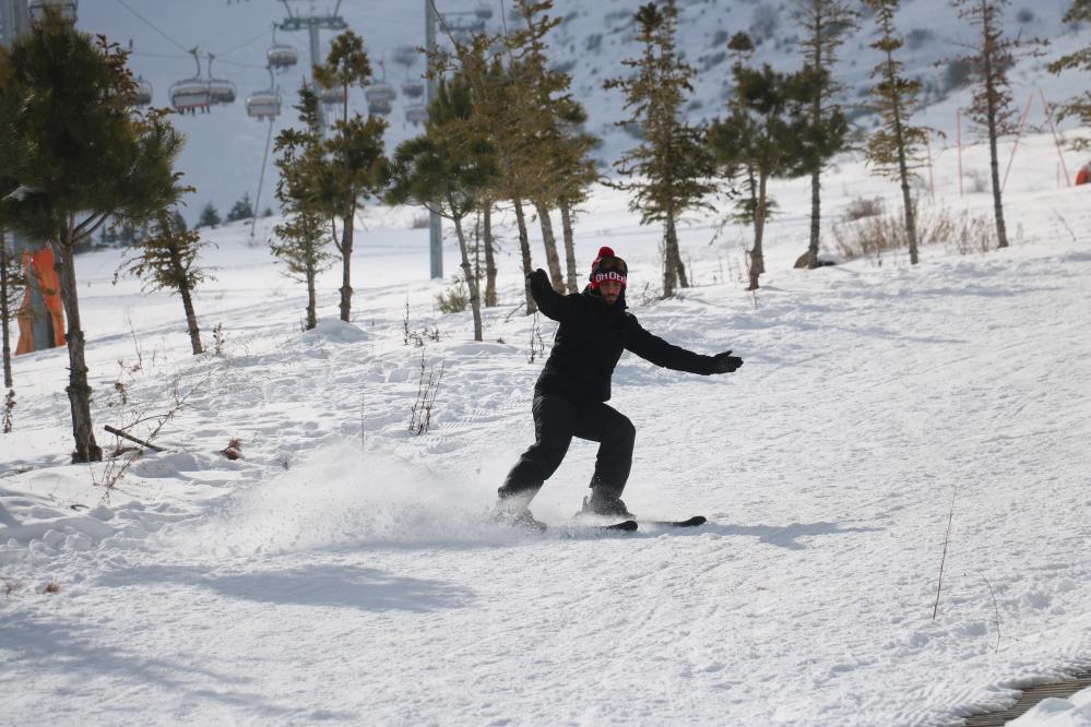 Yıldız Dağı Kayak Merkezi’nde hafta sonu yoğunluğu