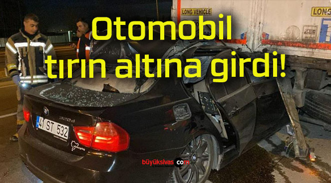 Otomobil tırın altına girdi!