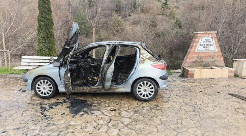 Sivas-Tokat karayolunda araç yandı!