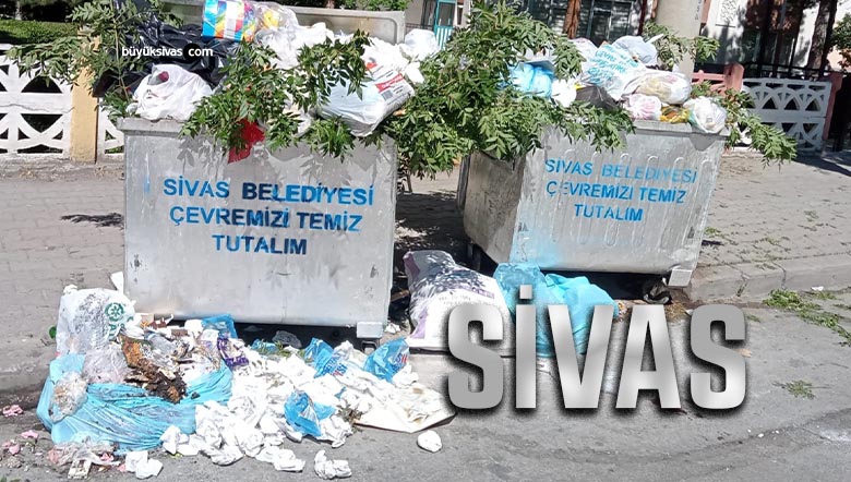 Sivas Mahallelerde Çöp Dağları Oluşmaya Başladı