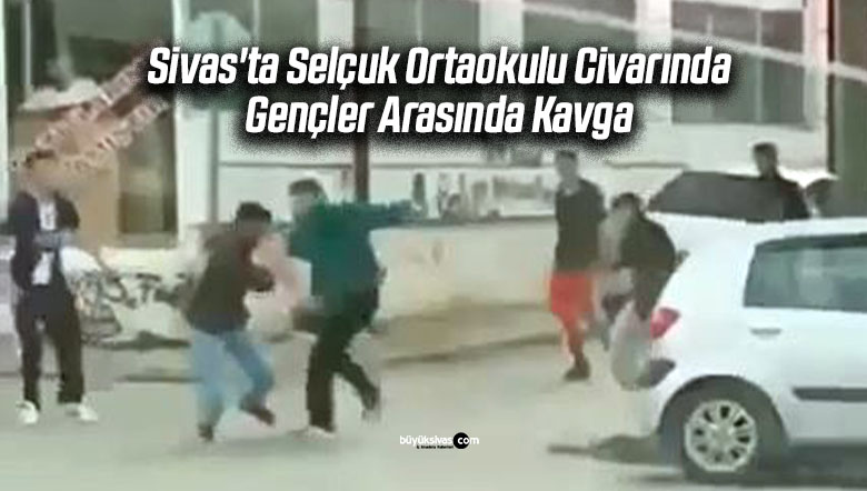 Sivas’ta Selçuk Ortaokulu Civarında Gençler Arasında Kavga