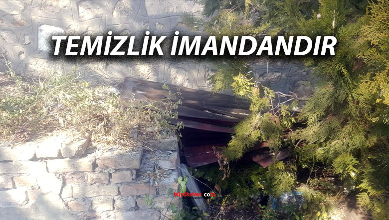 Yukarı Tekke Abdulvahabgazi Camii Bahçesindeki Eski Çatı Kaplamaları