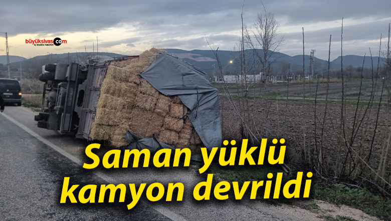Saman yüklü kamyon devrildi